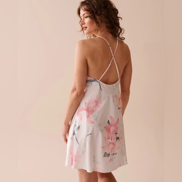 La Vie en Rose Floral Print Satin Night Slip NWT - Picture 2 of 7